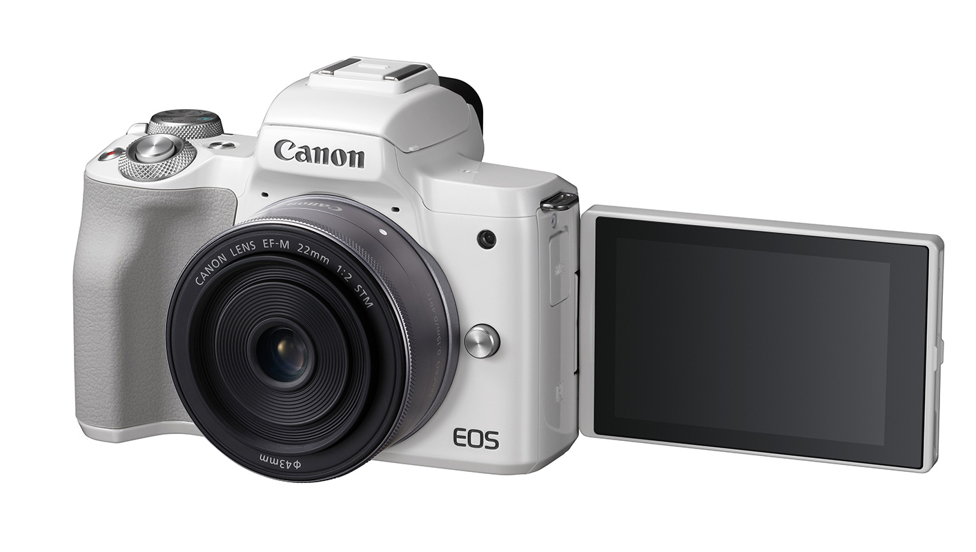 EOS M50은 4K를 지원하는 캐논 최초의 미러리스로, 콤팩트한 사이즈에 간편하게 고화질의 영상 촬영을 이어갈 수 있는 장점을 갖추고 있다.