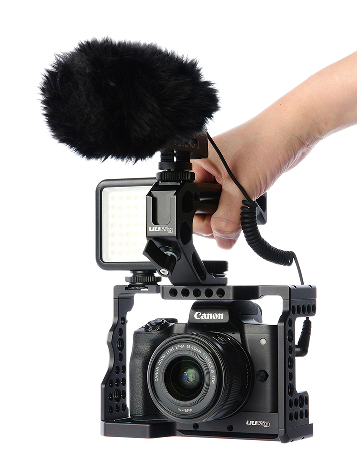 KIT는 조명, 마이크, 리그, 케이지 등 영상 촬영에 필요한 장비들로 구성되어 있다.