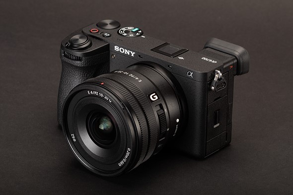 Sony a6700은 만능 스틸 및 비디오 기능과 동급 최고의 자동 초점을 결합했다. 그러나 표준 16-50mm 키트 줌은 좋지 않다.