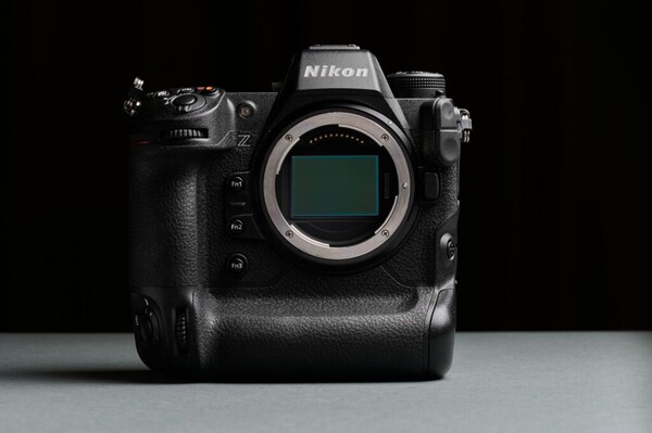 Canon EOS R1 vs. Nikon Z9 vs. Sony A1: 플래그십 카메라의 대결